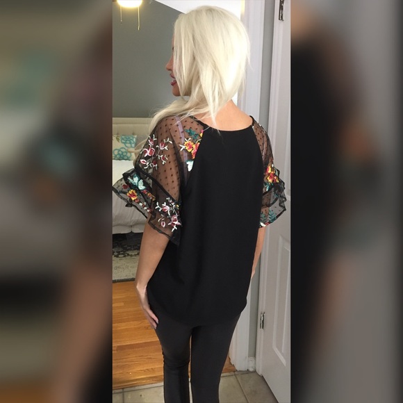 LAST 1!! 💕Wide neck polka dot and floral top! ❤️ - Picture 3 of 6